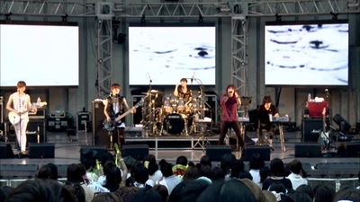Raining (Live-2010 Zepp Tour -Hands UP!!-@Hibiya Open-Air Concert Hall, Tokyo)のジャケット写真