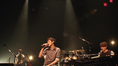 Beautiful World (Live-2013 Autumn Tour -REPLAY-@Zepp Nagoya, Aichi)のジャケット写真