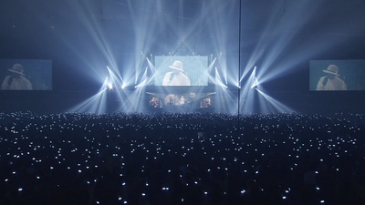 To The Light (Live 2014 FNC KINGDOM -STARLIGHT-Part1@Makuhari International Exhibition Halls, Chiba) Front Cover