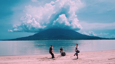 SUMMER DAYS Front Cover