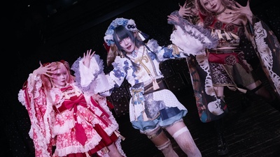 HITORIBOTTINOMODANIZUM Front Cover