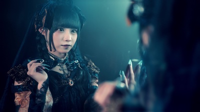 Mirror, mirror Front Cover