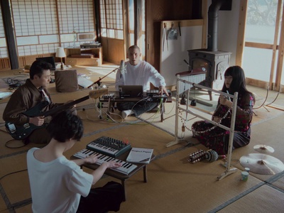 MAYAのジャケット写真